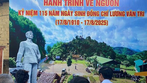 Đảng bộ UBND xã Điềm He sinh hoạt chuyên đề nhân kỷ niệm 115 năm ngày sinh đồng chí Lương Văn Tri