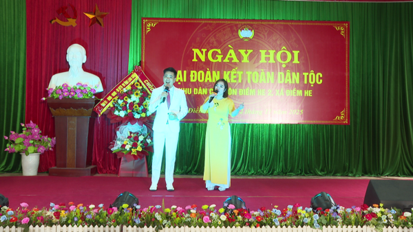 Lãnh đạo tỉnh Lạng Sơn dự ngày hội Đại đoàn kết toàn dân tộc  tại khu dân cư thôn Điềm He 2.