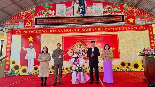 LÃNH ĐẠO ĐẢNG ỦY – HĐND – UBND – UBMTTQ XÃ  DỰ TỌA ĐÀM  NHÂN NGÀY 20/11 TẠI CÁC TRƯỜNG HỌC TRÊN ĐỊA BÀN