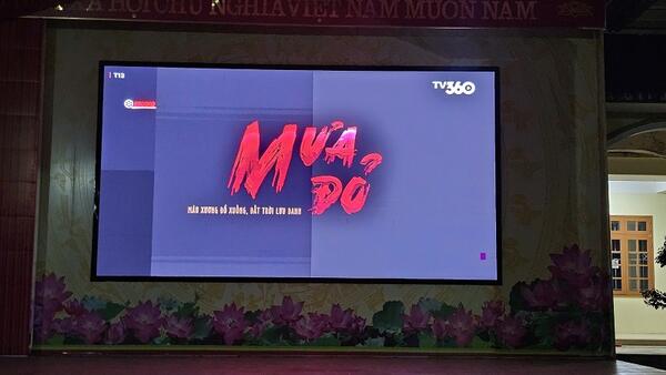 Xã Điềm He tổ chức chiếu phim “Mưa đỏ”