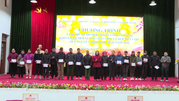 Xã Điềm He tổ chức chương trình tặng quà tết nhân ái  dịp xuân Bính Ngọ năm 2026