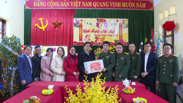 Lãnh đạo xã Điềm He thăm, tặng quà các đơn vị làm nhiệm vụ  dịp Tết Nguyên đán Bính Ngọ 2026