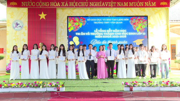 TRƯỜNG THPT VĂN QUAN TỔNG KẾT NĂM HỌC 2025-2026