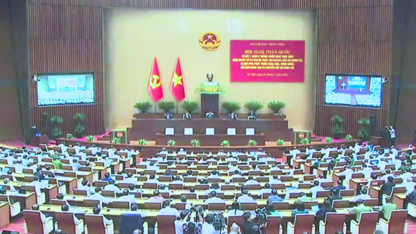 XÃ ĐIỀM HE THAM DỰ HỘI NGHỊ TRỰC TUYẾN SƠ KẾT 1 NĂM 6 THÁNG THỰC HIỆN NGHỊ QUYẾT 57 CỦA BỘ CHÍNH TRỊ