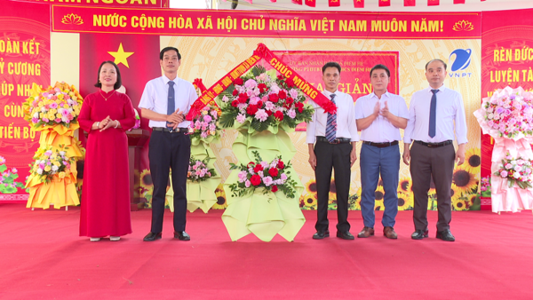 Lãnh đạo xã Điềm He dự khai giảng năm học 2026-2027 tại các trường học trên địa bàn